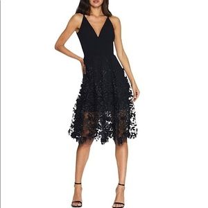 DRESS THE POPULATION Darleen black floral-appliqué dress size medium